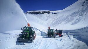 Großglockner Hochalpenstraße Schneeräumung 2021 15.jpg