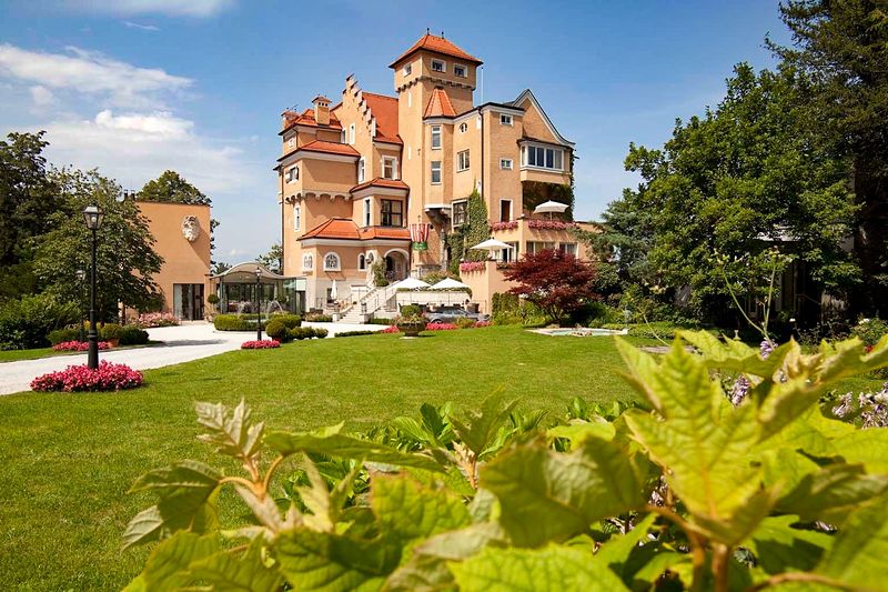 Datei:Hotel Schloss Mönchstein 02.jpg