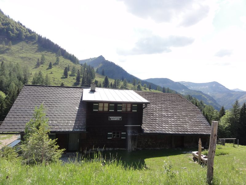 Datei:Niedergadenalm (Illighütte).jpg