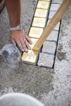 Stolpersteine vor dem Haus für Mozart 05.jpg