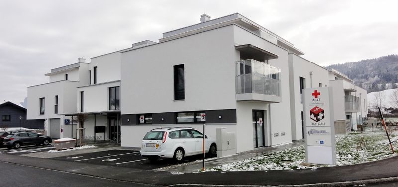 Datei:Thalgauer Ärztezentrum, Eingangsseite.jpg