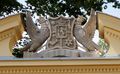 Wappen beim Eingang zum Schloss Hocharnsdorf.jpg