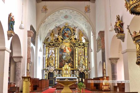 Abteikirche hl. Michael (Benediktiner in Michaelbeuern) 2015 01.jpg