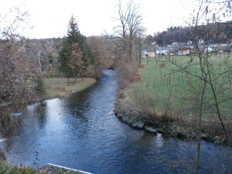 Datei:Fischachverlauf in Tiefenbach.jpg