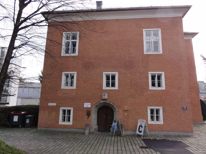 Datei:H. C.- Artmann-Platz.jpg