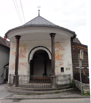 Hochkreuzkapelle in Mondsee, Frontansicht.jpg