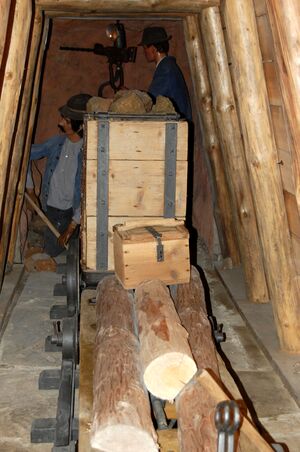 Erzbergwerksstollen-Nachbau im Bergwerksmuseum Achthal.jpg