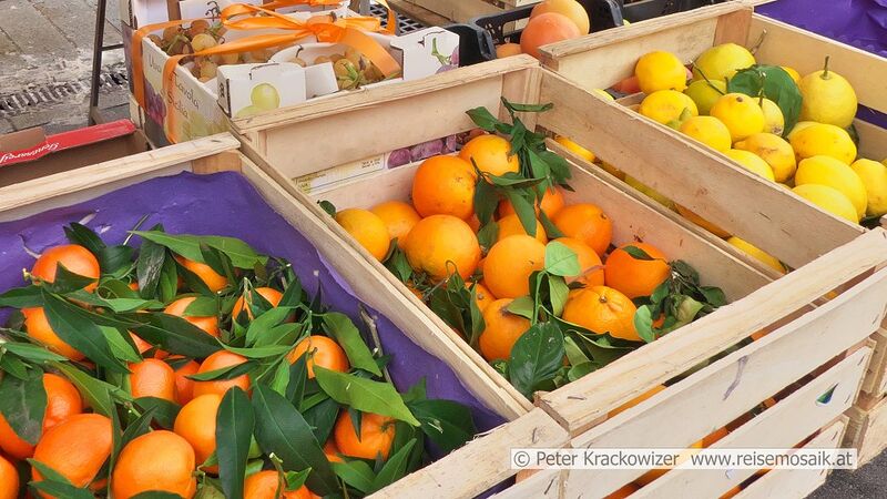 Datei:Flachgauer Schrannenmarkt Neumarkt 1.jpg