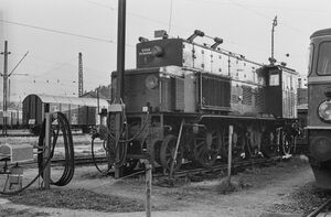 Lokomotive Salzburg Hauptbahnhof 1979.jpg
