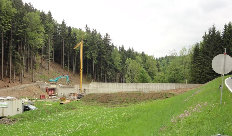 Datei:Plainfeldbach-Hochwasserverbauung.jpg