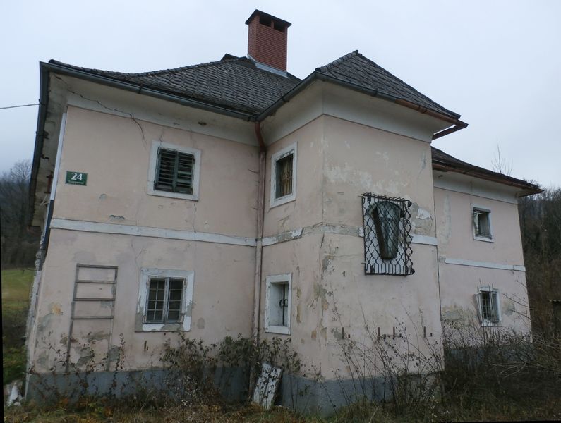 Datei:Schloss Guggenthal, Nordseite.jpg