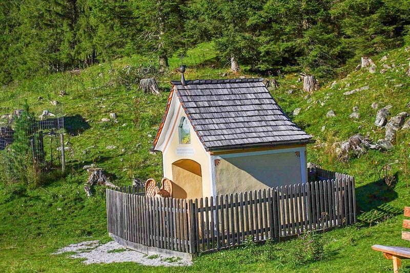 Datei:Winkelkapelle lessachtal 33849 2016-08-25.jpg