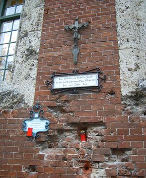 Gedenkstätte an Bombenopfer.jpg