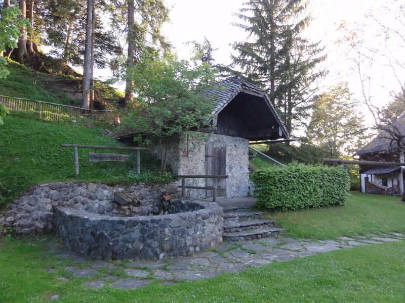 Datei:Kugelmühle u. Mostkeller im Hundsmarkt.JPG