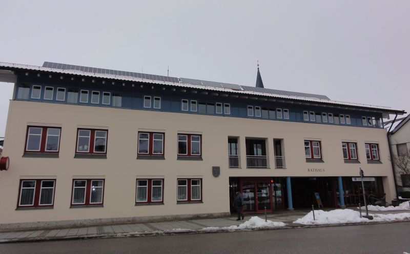 Datei:Rathaus in Teisendorf.jpg