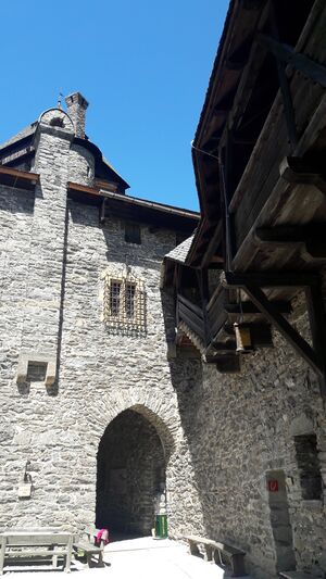 Burg Finstergrün 1 (11).jpg