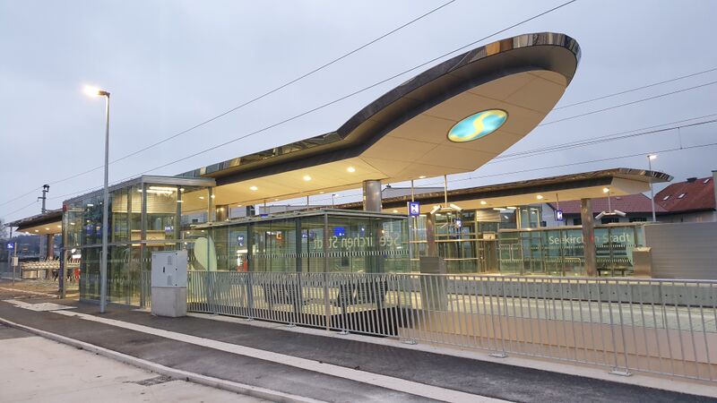 Datei:Haltestelle Seekirchen Stadt 01.jpg