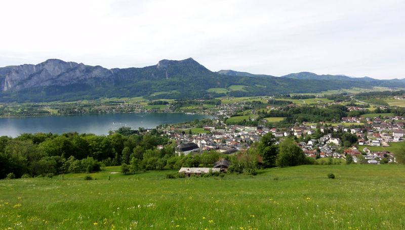 Datei:Mondseeansicht vom Mondseeberg A.jpg