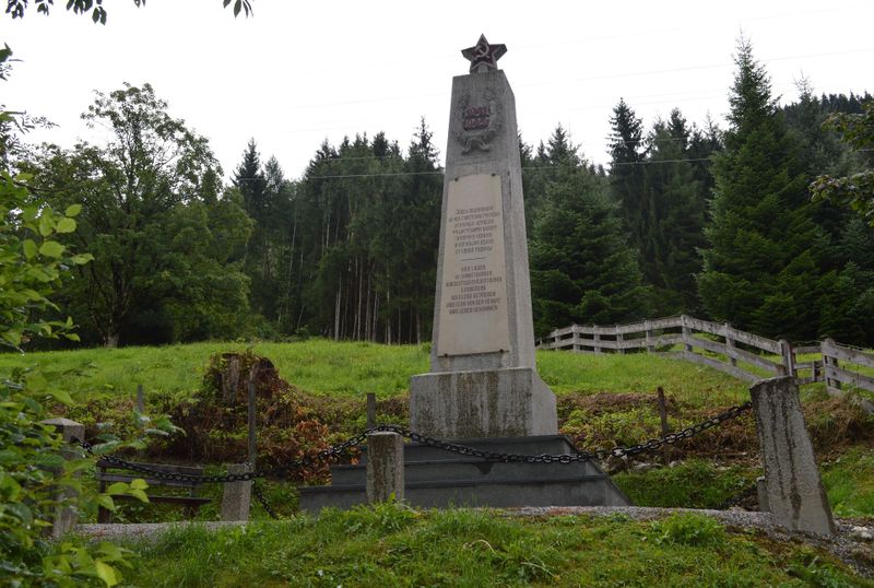 Datei:Gedenkstätte Russenfriedhof Kaprun.jpg