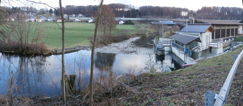 Datei:Kleinkraftwerk an der Fischach in Tiefenbach.JPG