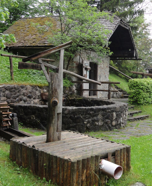 Datei:Leierbrunnen.jpg