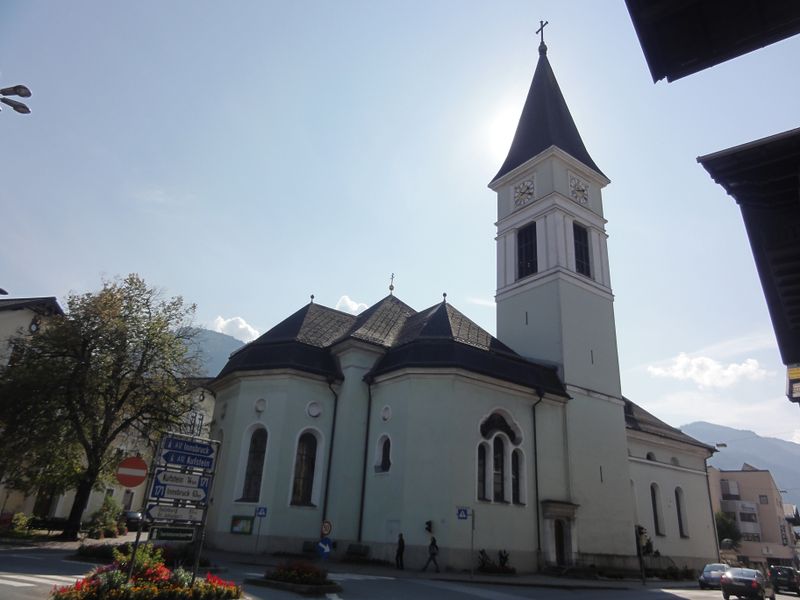 Datei:Stadtpfarrkirche Wörgl.jpg