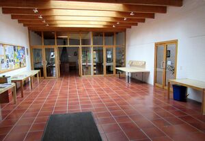 Vorraum der Stadtpfarrkirche St. Vitalis.jpg