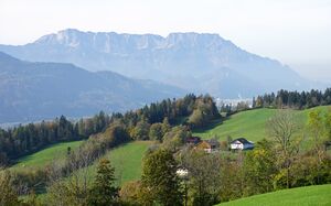 Oberlangenberg mit Untersberg.jpg