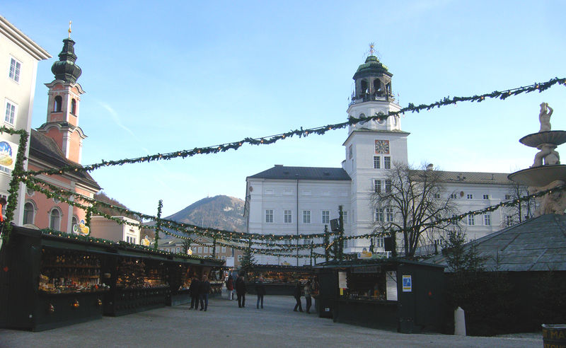 Datei:Christkindlmarkt am Residenzplatz m.jpg