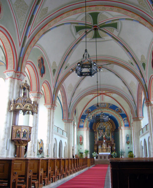 Datei:Innenansicht Pfarrkirche Fridolfing.jpg