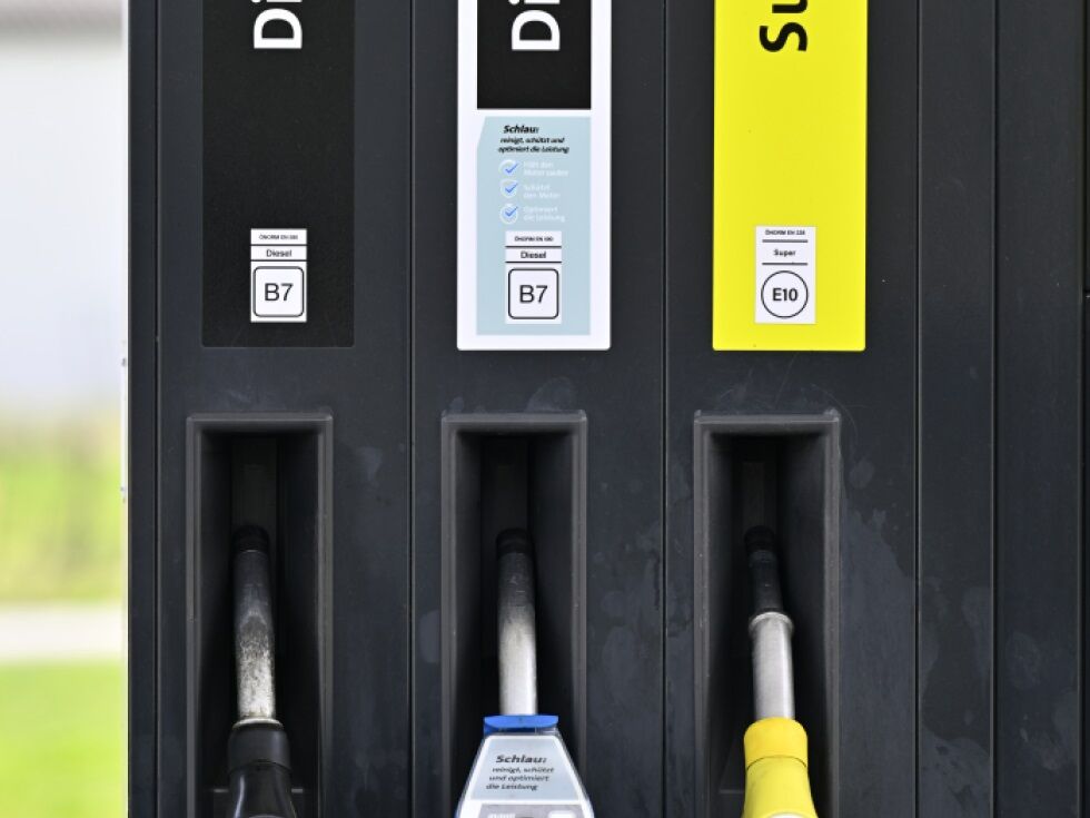 Na Dunaju se vršijo ropi bencinskih servisov: Maskirani storilci z orožjem ogrožajo zaposlene