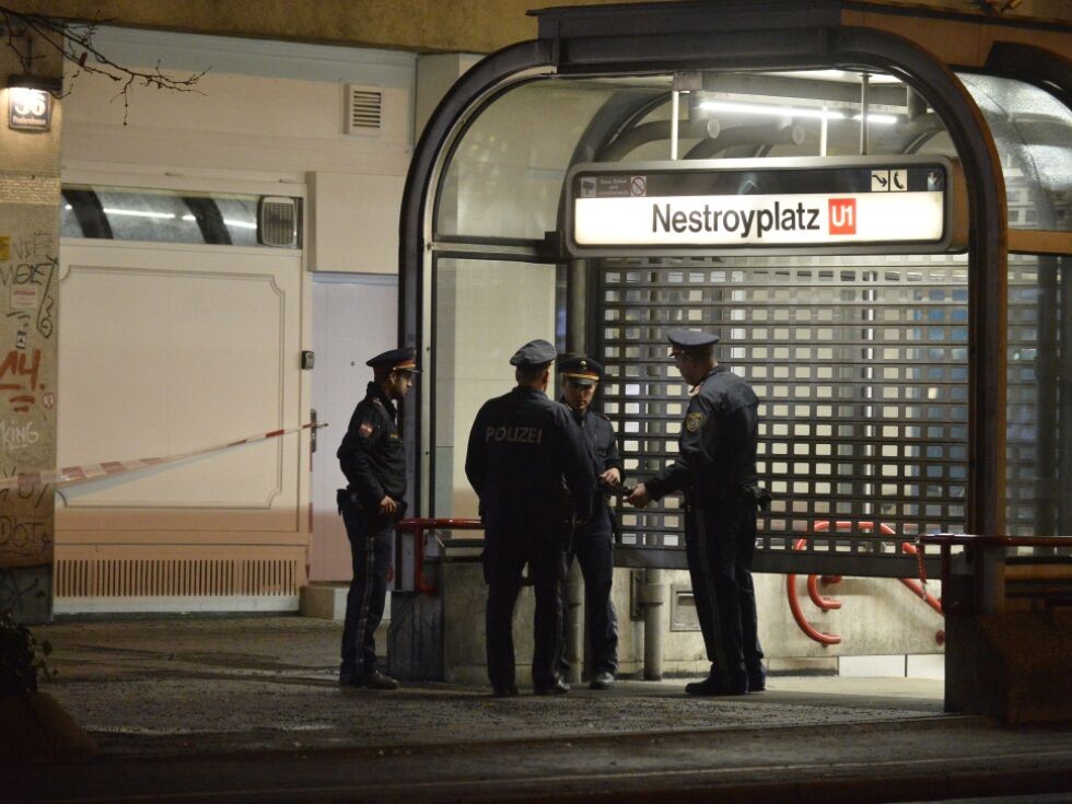 Zwei Unbeteiligte nach Demo von Identitären attackiert