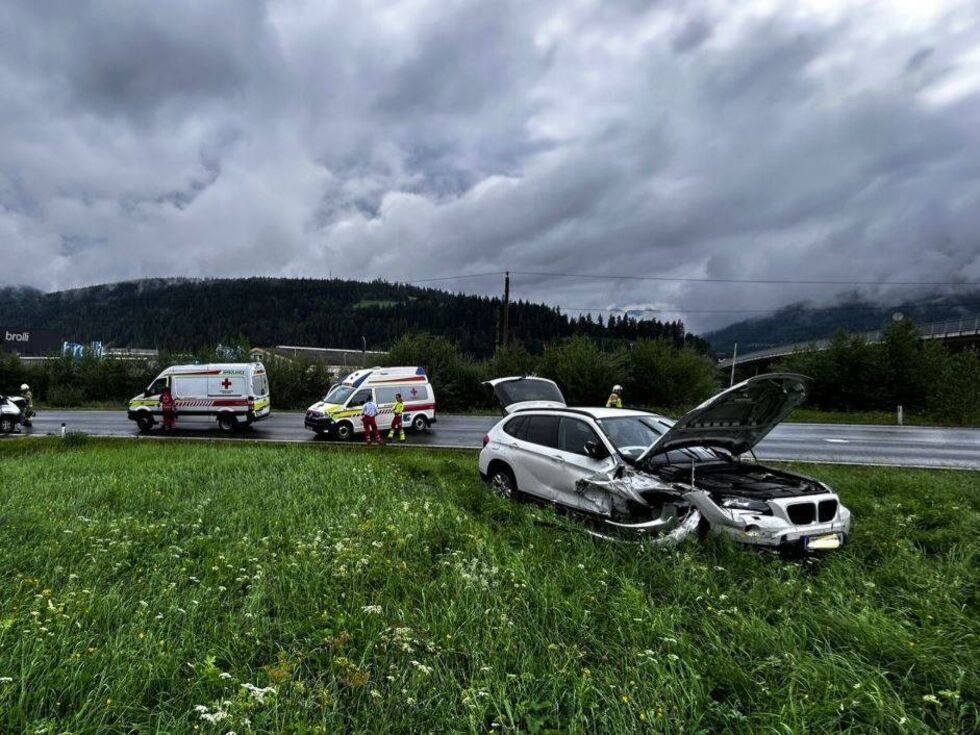 Trije poškodovani v čelnem trku v Pöndorfu, dva v Radstadtu po trku z manjšim tovornjakom